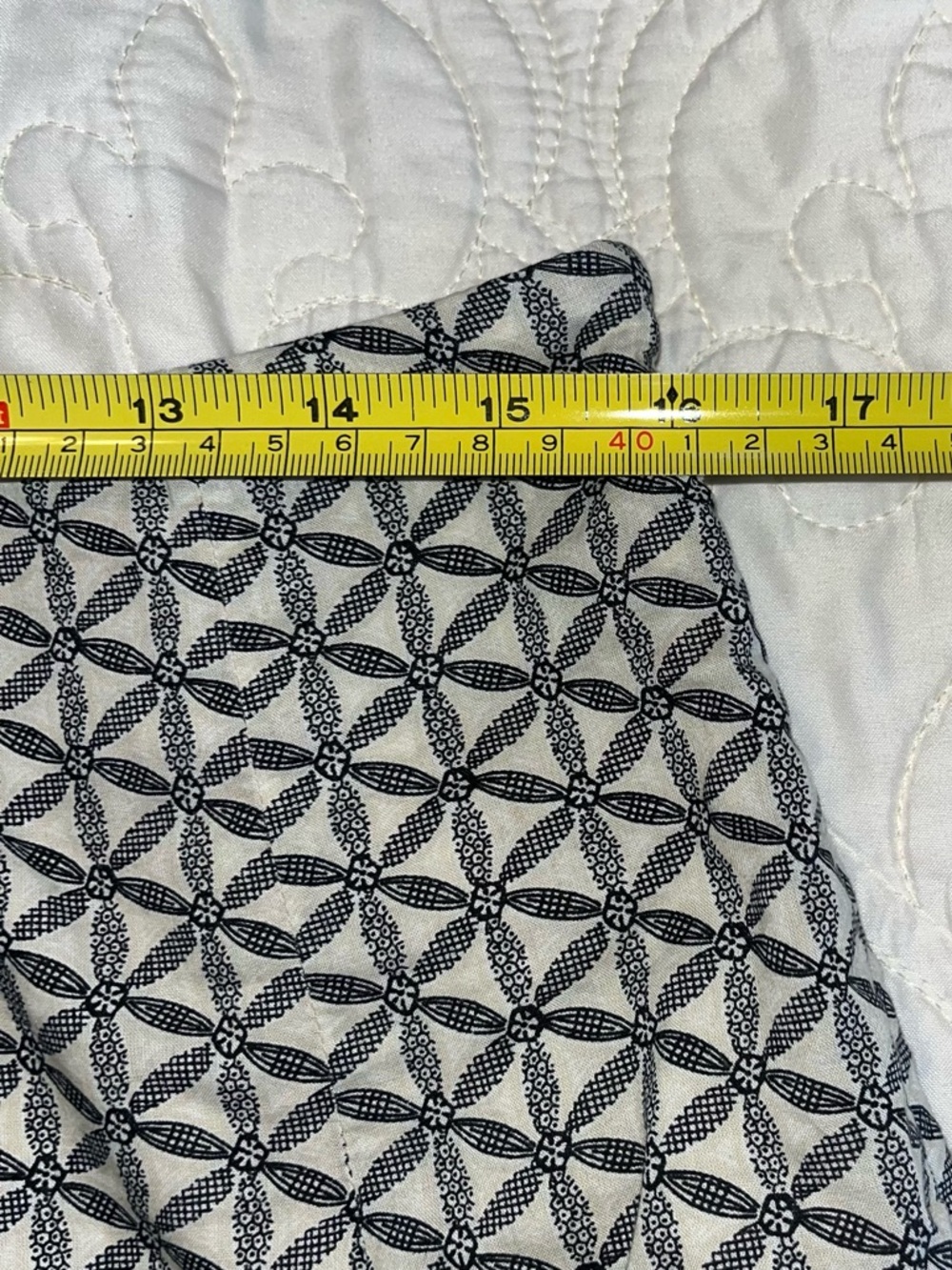 EUC Classic GAP A-Line Cream and Black Geometric Skirt - Size 4 - Picture 5 of 9